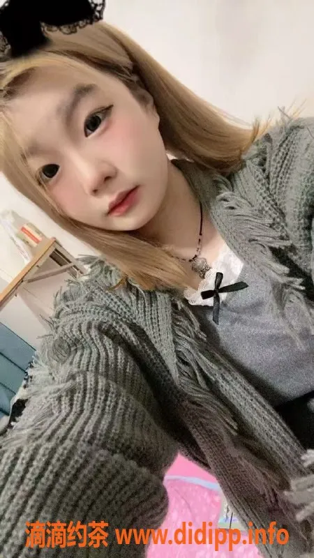 成都楼凤-成都17岁巨乳妹星星，身高155，服务优质，500元一次