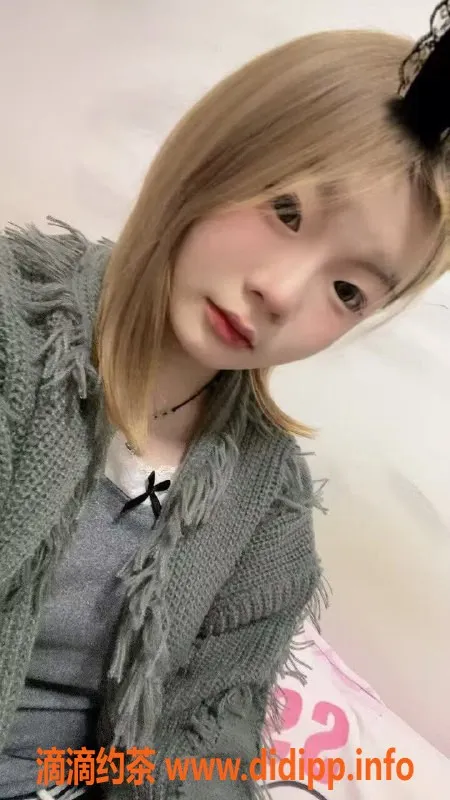 成都楼凤-成都17岁巨乳妹星星，身高155，服务优质，500元一次