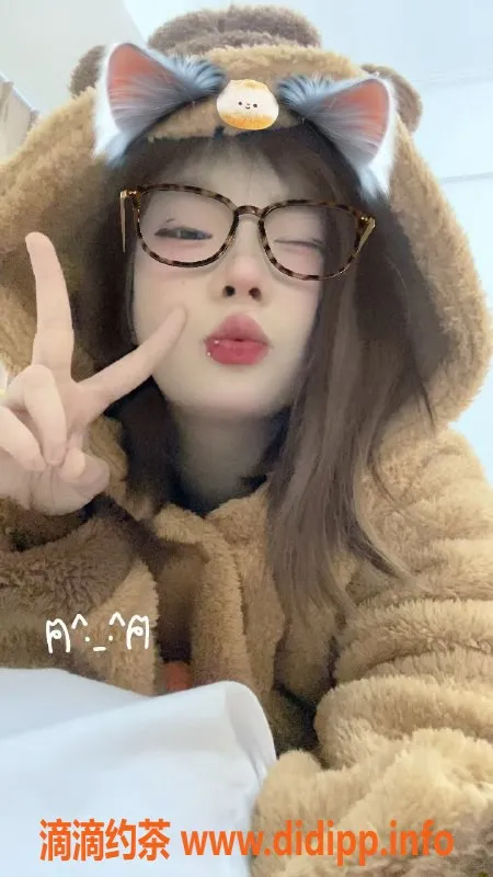 成都楼凤-成都17岁巨乳妹星星，身高155，服务优质，500元一次