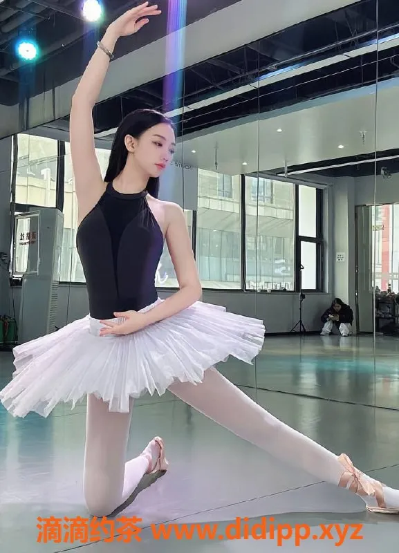 上海楼凤-浦东芭蕾小舞，175长腿C胸，1400P起