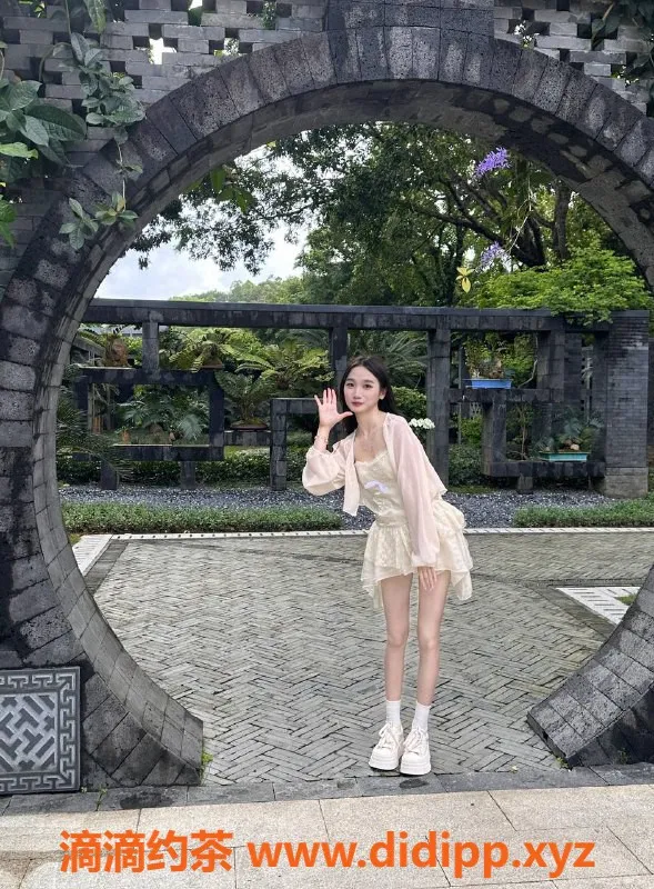 深圳楼凤-深圳小乖，18岁嫩妹，1000元开房！