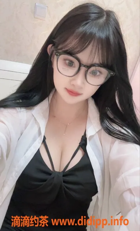 上海楼凤-闵行可可，165大胸肤白，900元起