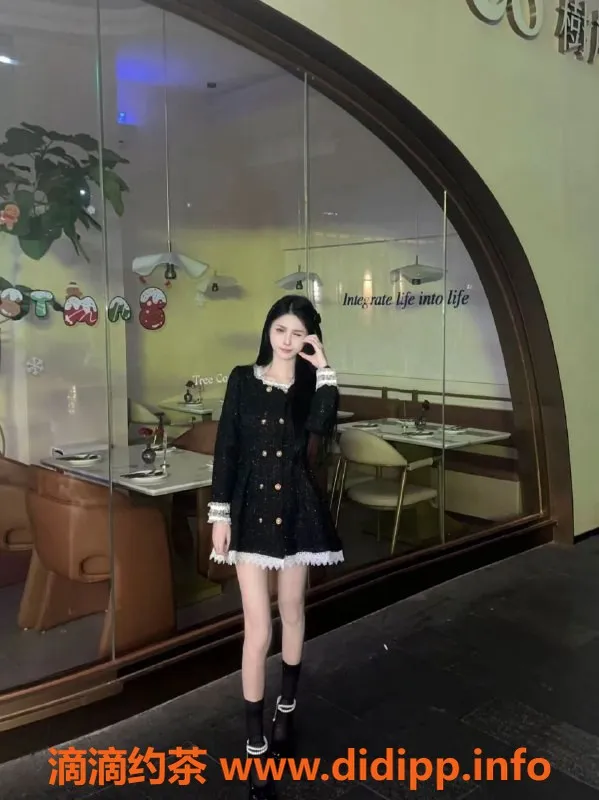 深圳楼凤-深圳龙华小奶猫，19岁170C，超萌嫩妹