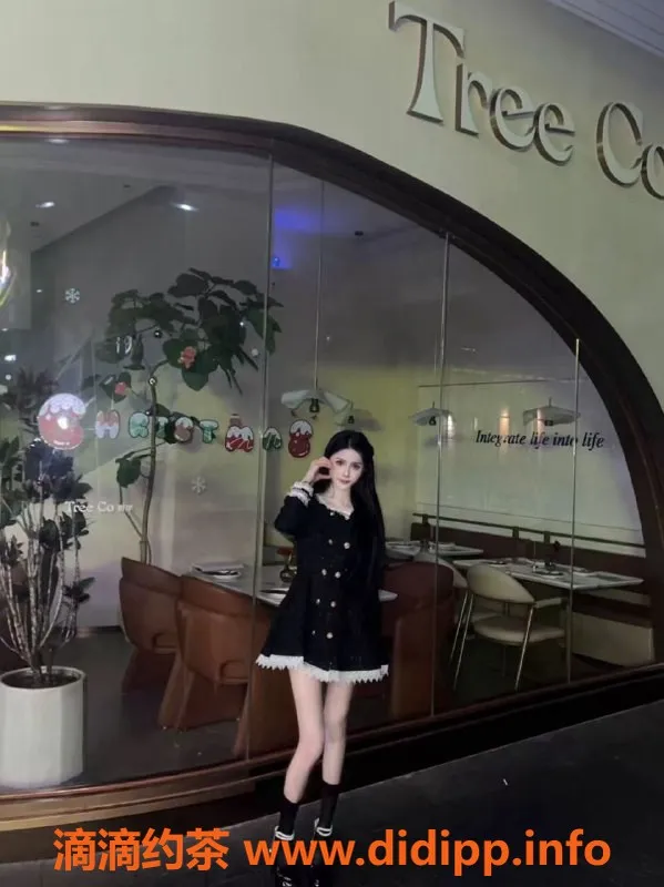 深圳楼凤资源信息,深圳龙华小奶猫，19岁170C，超萌嫩妹