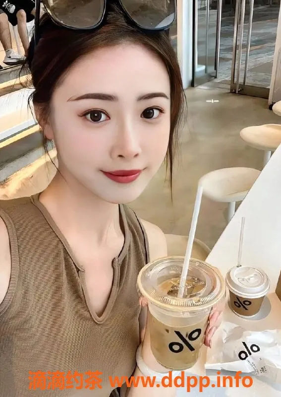 上海楼凤-徐汇苏沫：163高、43重，颜值爆表大胸妹