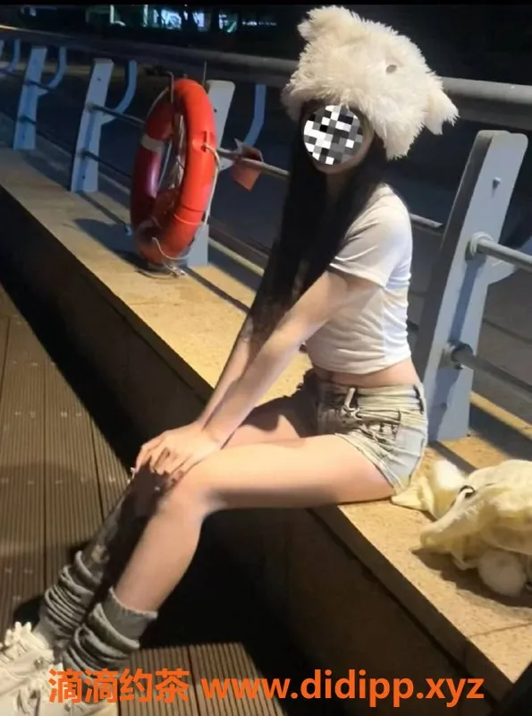 重庆楼凤-优质老师萧月，170嫩妹明晚开课