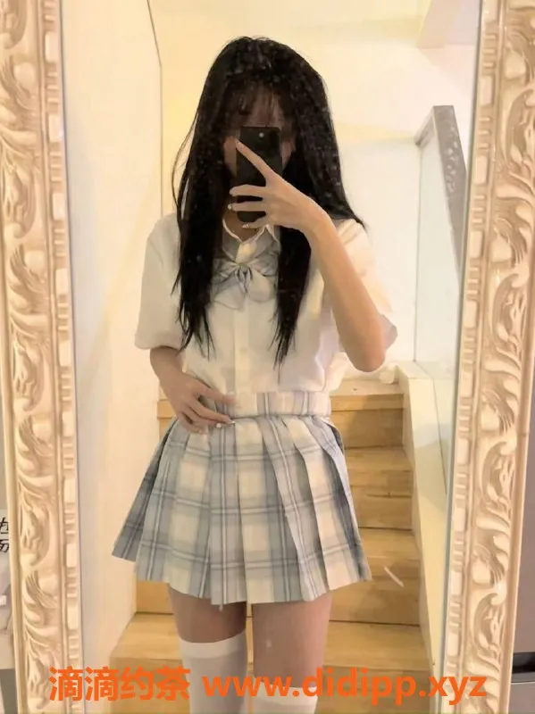 重庆楼凤-优质老师萧月，170嫩妹明晚开课