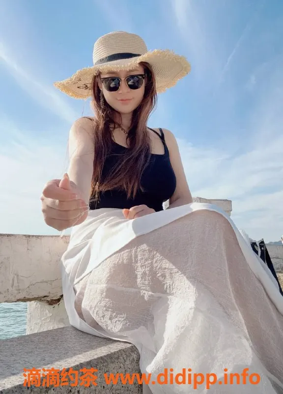 广州楼凤-广州天河诗诗25岁大奶尤物，超值服务体验！