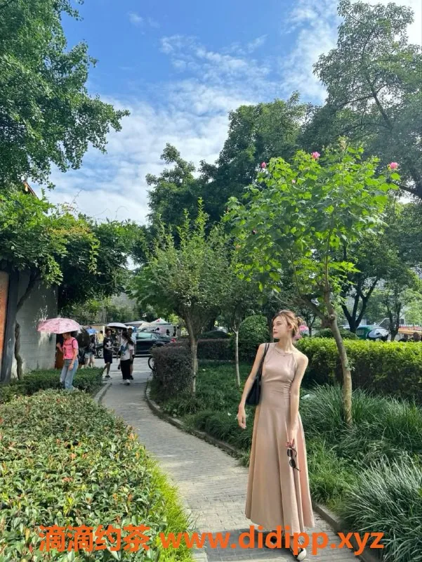 成都楼凤-成都红枣｜19岁嫩妹，身高166体重88