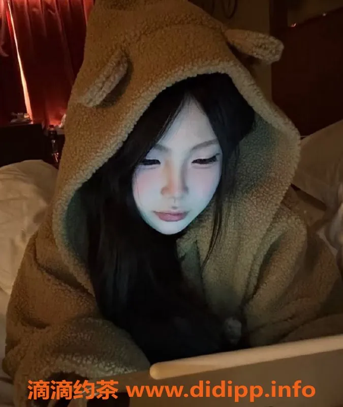 上海楼凤-普陀然然酱，160身高，颜值嫩妹大胸