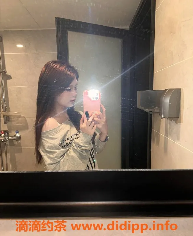 广州楼凤-黄埔小漫，嫩妹诱惑，7P鸳鸯浴等你来体验