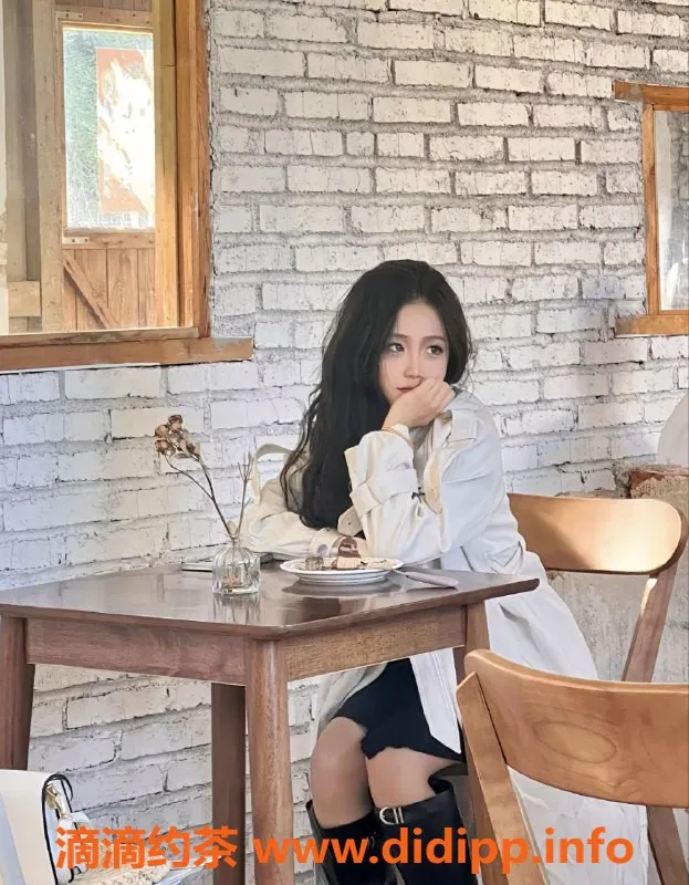 南京楼凤-江宁区嫩妹雪糕，161cm/92斤/19岁，超值服务等你来体验！