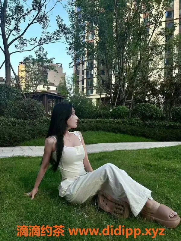 成都楼凤-东门蕾蕾，25岁，胸围D，600P按摩服务