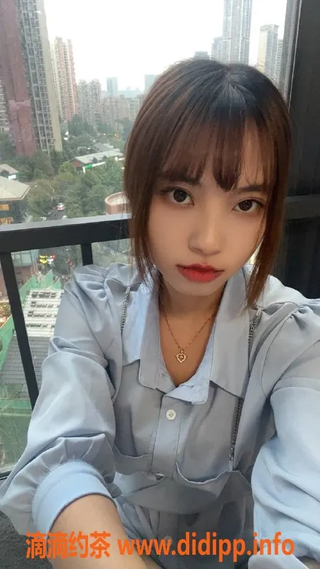 成都楼凤-成都露露，23岁，160cm，90斤，便宜好服务！