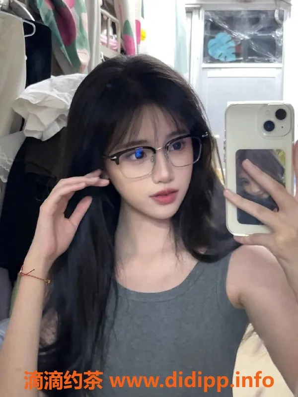 杭州楼凤-杭州19岁玖儿，身高166cm，兼职新星热情服务