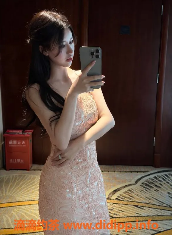 成都上门服务-成都小何，163身高，90斤，20岁只上门