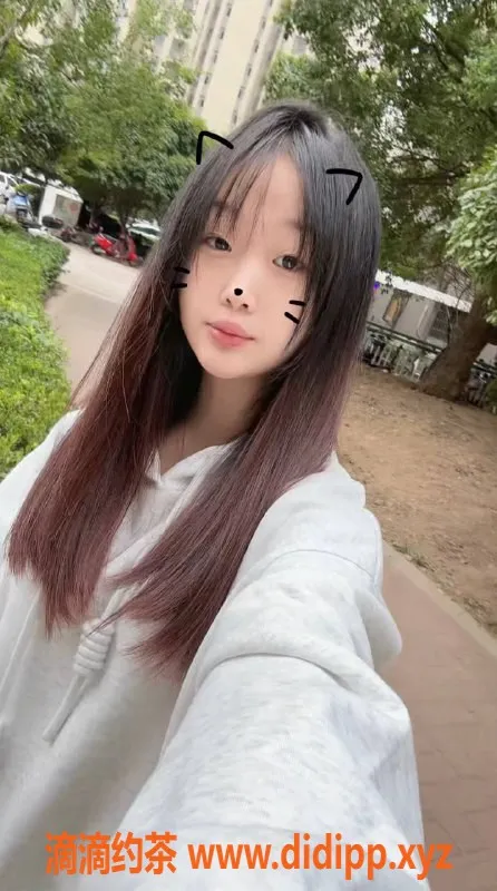 成都楼凤-朵儿16岁清纯嫩妹，身高160，报价600