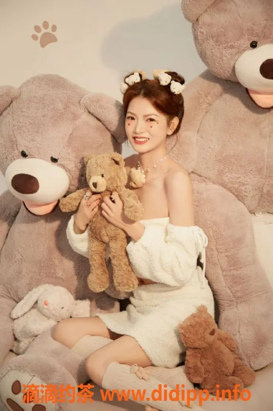 成都楼凤-高新金融城初恋，168cm、93斤，亲吻69服务！