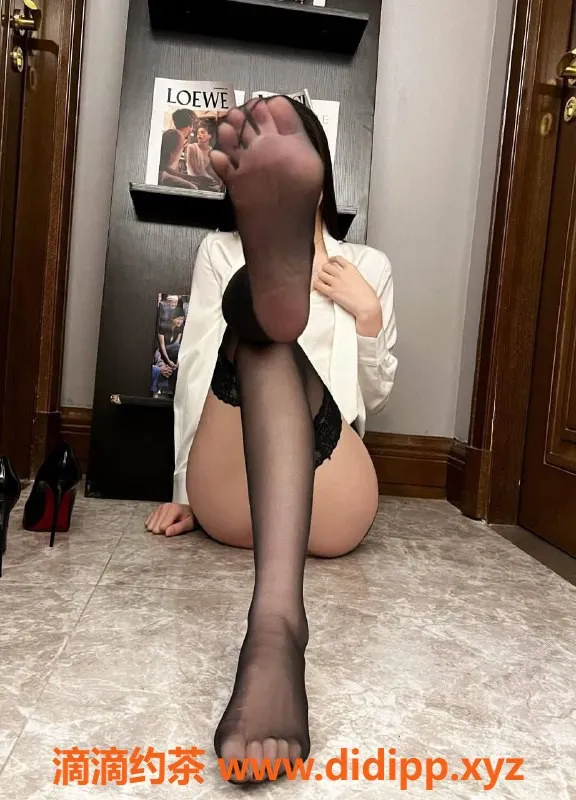 深圳楼凤-南山尤尤，20岁大胸御姐，超值1380P体验