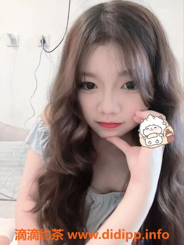 上海楼凤-长宁妮妮，162 cm童颜巨乳，1000元体验