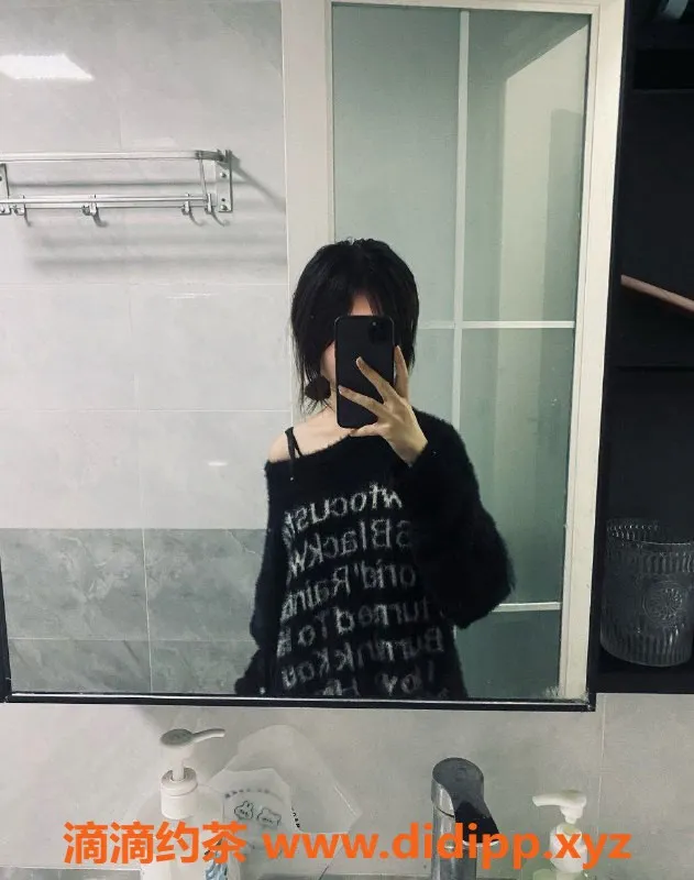 成都楼凤-成都嫩妹小米粥，156cm巨乳派对，600元起