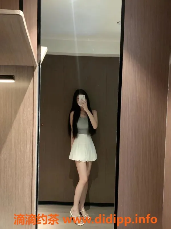 上海楼凤-闵行23岁李红，166cm，36C，800元体验嫩妹服务