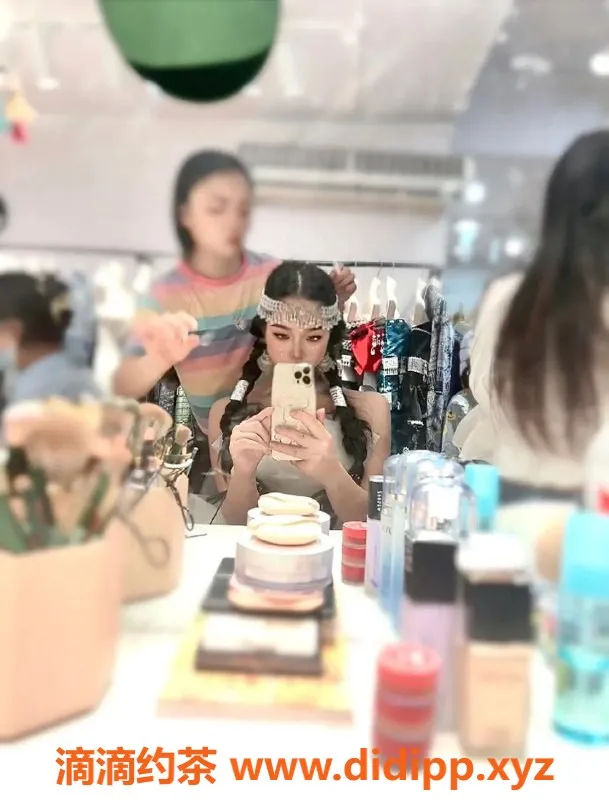 上海楼凤-徐汇小毛毛，162cm 36C嫩妹，1200元40分钟服务