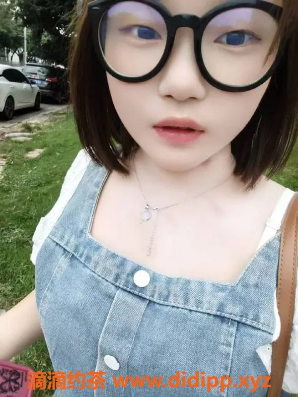 成都楼凤-高新区奶茶妹，费率6p，嫩妹车体验等你来！