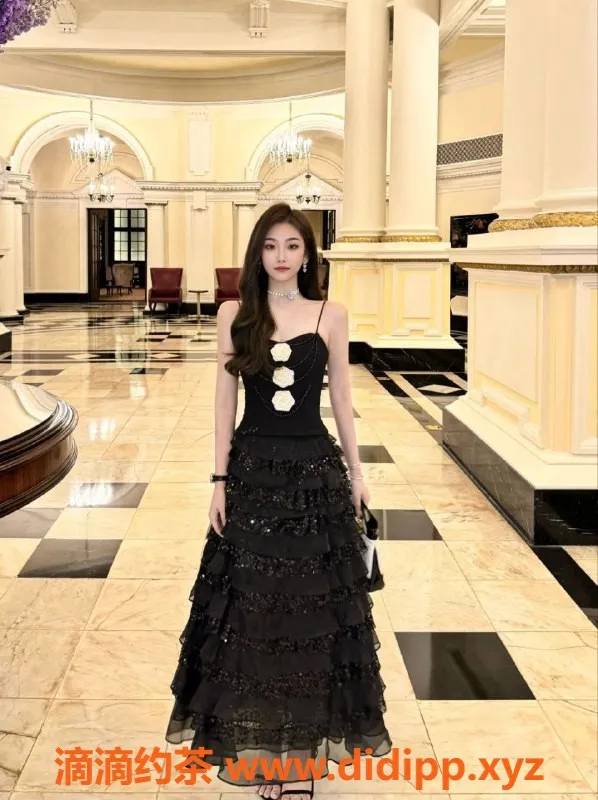 广州楼凤-荔湾御姐思思，长腿诱惑，价格7P，享鸳鸯浴