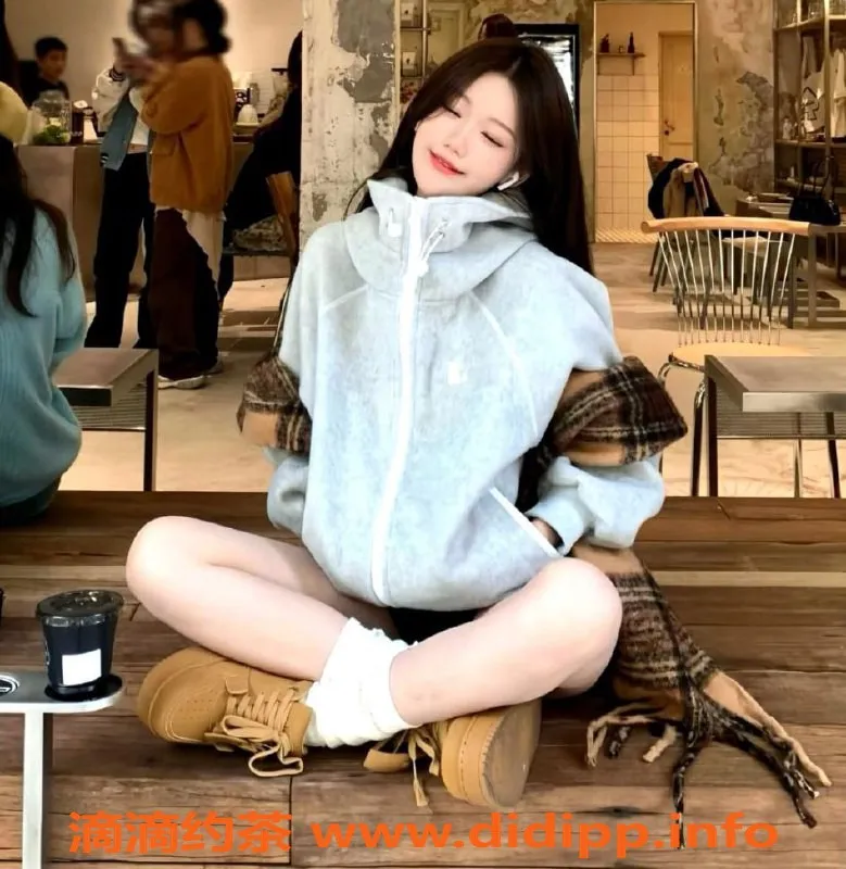 上海楼凤-浦东糖糖，162cm/42kg，1100元高颜值嫩妹