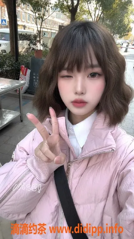 杭州楼凤-成都嫩妹子苒，18岁，身高164，1000元体验激情服务