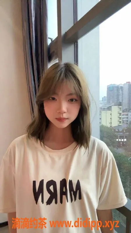 成都楼凤-成都冰冰，萝莉学妹，首课优惠100