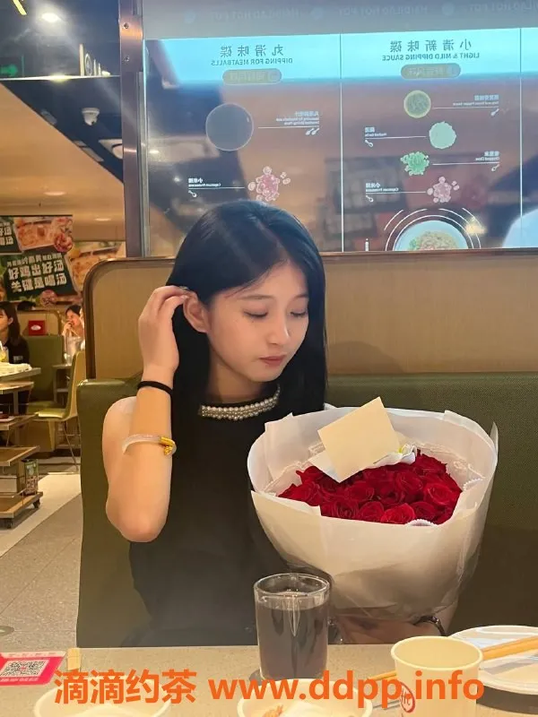 重庆楼凤-成都老师佳佳短期在重庆，性价比高