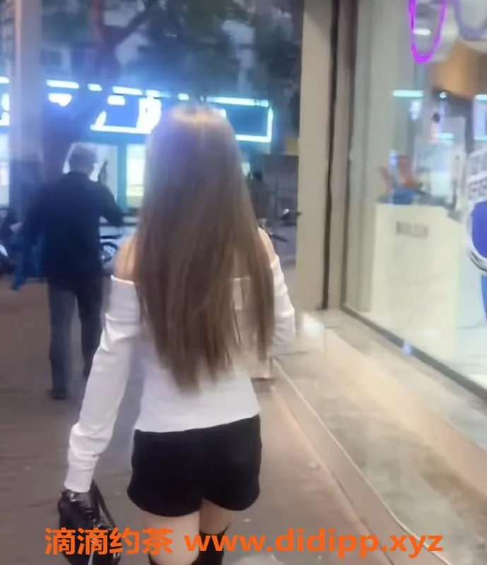 成都楼凤-成华区16岁小矮矮兔兔，肤白紧致，值得一试！