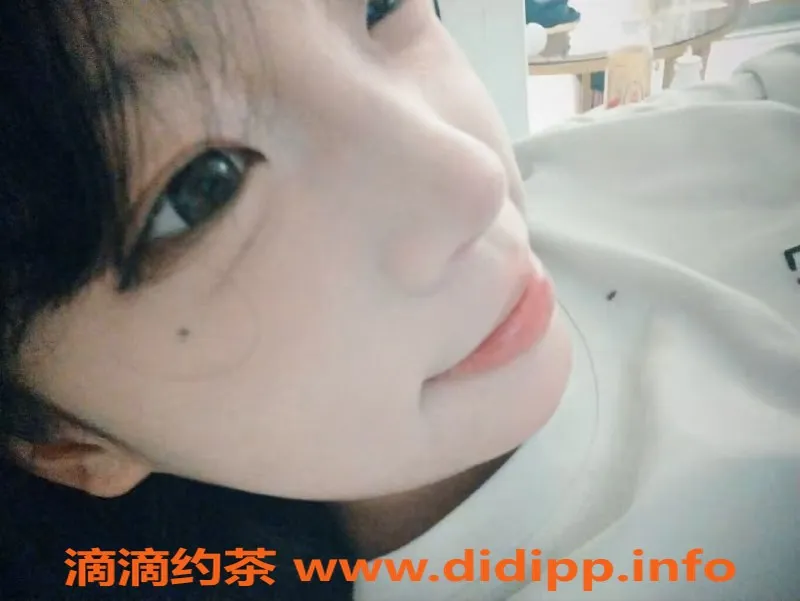 成都楼凤-成都欣小狐，160身高，100体重，18岁嫩妹陪洗服务