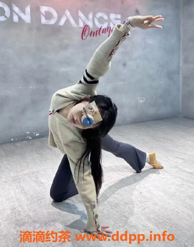 上海楼凤资源信息,普陀圆圆，18岁白虎模特，170长腿D罩杯