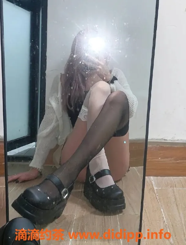 上海楼凤-徐汇搽妮，160cm 47kg 学生妹，1200元体验