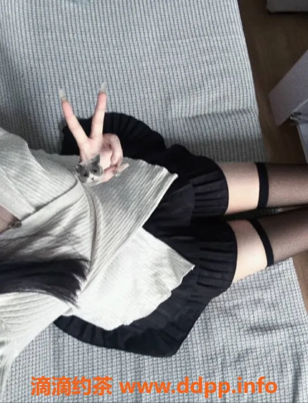 深圳楼凤-龙华区嫩妹雪儿，制服Kiss服务，超值体验！