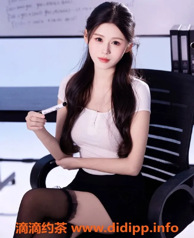 上海楼凤-普陀小小晗，160cm 44斤 甜美服务