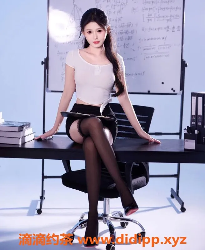 上海楼凤-普陀小小晗，160cm 44斤 甜美服务