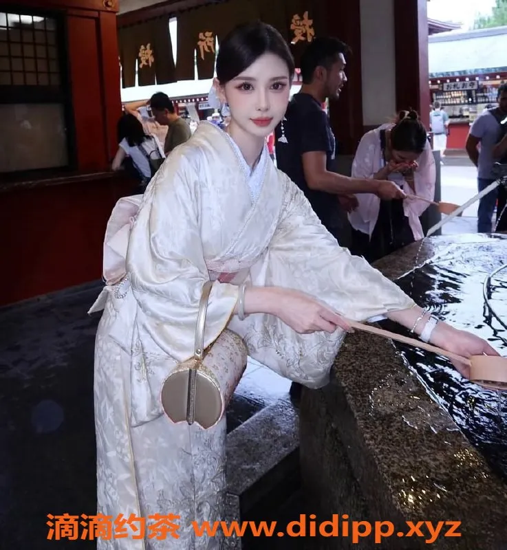 上海楼凤-黄浦千岛惠子 168cm E罩杯 1300P起