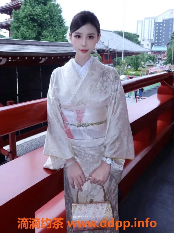 上海楼凤-黄浦千岛惠子 168cm E罩杯 1300P起