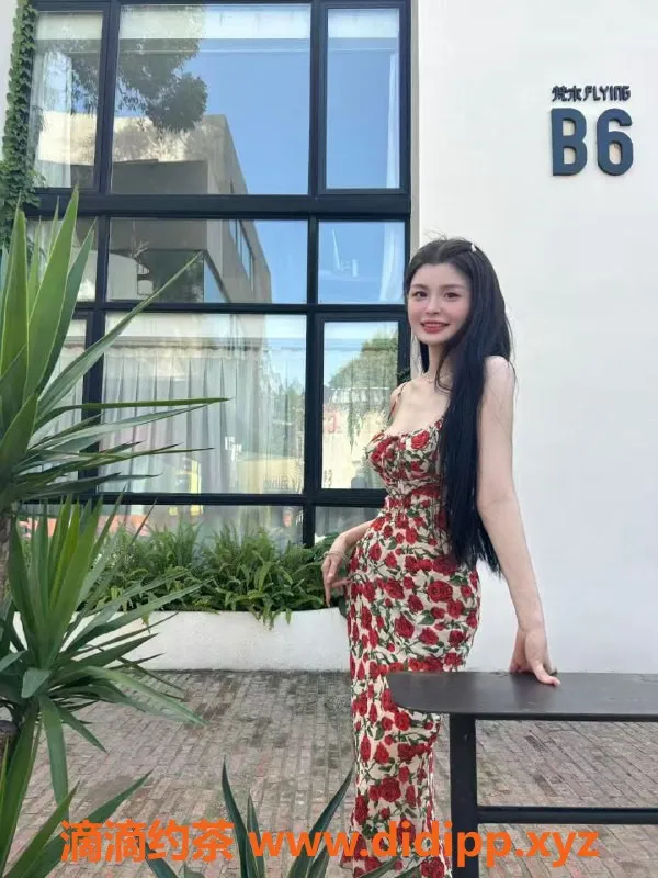 成都上门服务-成都蓝予23岁，100斤巨乳嫩妹，包夜服务600元