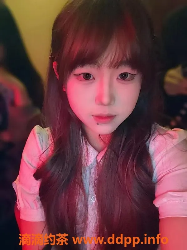 成都楼凤资源信息,成都市郫都区嫩妹丫丫，169cm自然B，600元/50分钟