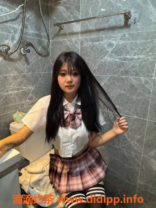 成都楼凤资源信息,成华区17岁雨晴，身高160体重85，C杯嫩妹