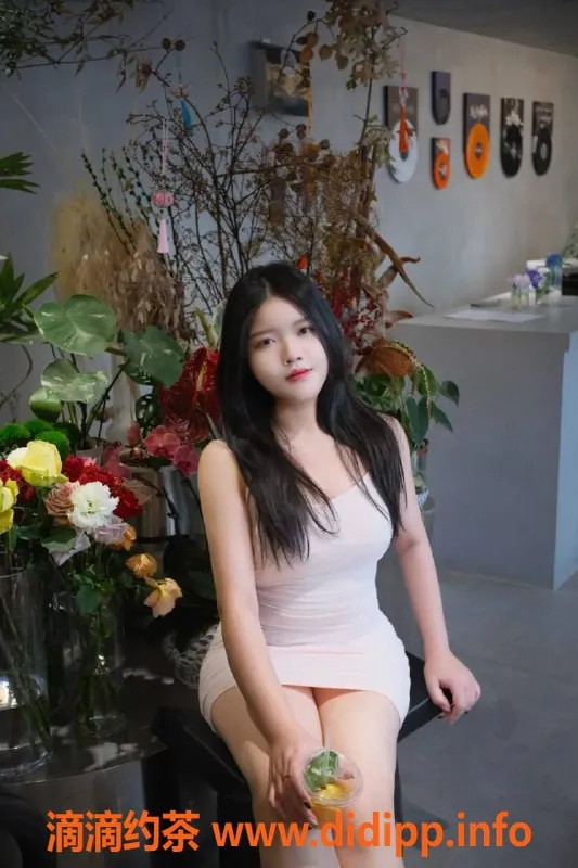 深圳楼凤-南山朱丽叶，身高170，服务特色六九，价格800起