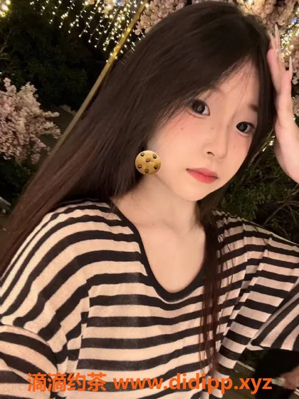 成都楼凤-17岁处女，162身高，夜两次，价格1.8w