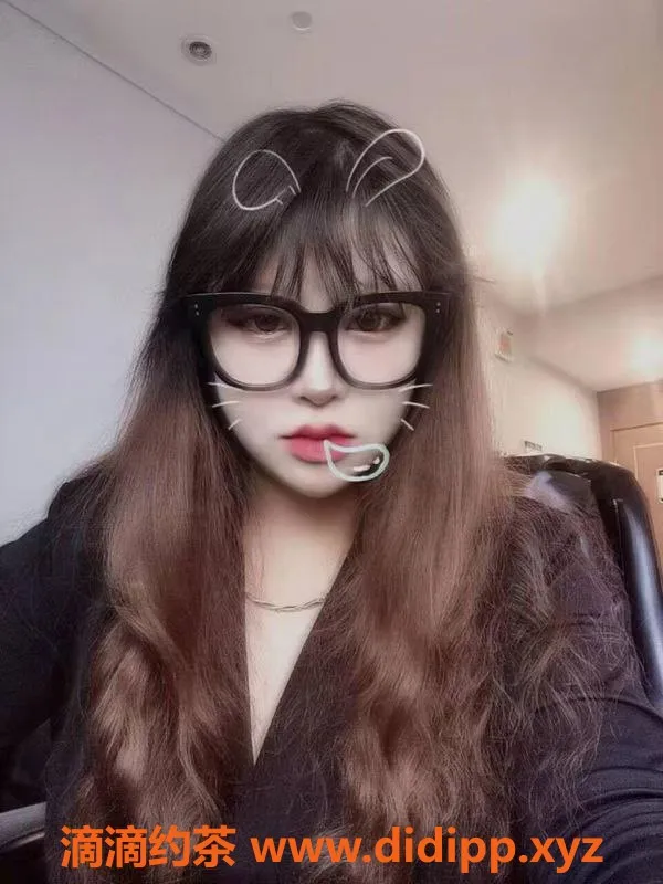 深圳楼凤-罗湖SM巨乳小雪，21岁167cm仅500元体验