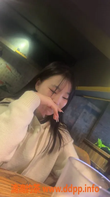 长沙楼凤-开福区小草莓，164CM，18岁，500元亲嘴服务