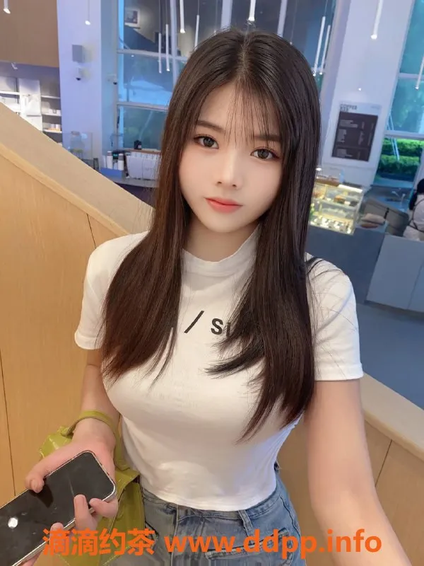 东莞楼凤-大朗20岁奶猫，162cm，100斤，热情服务